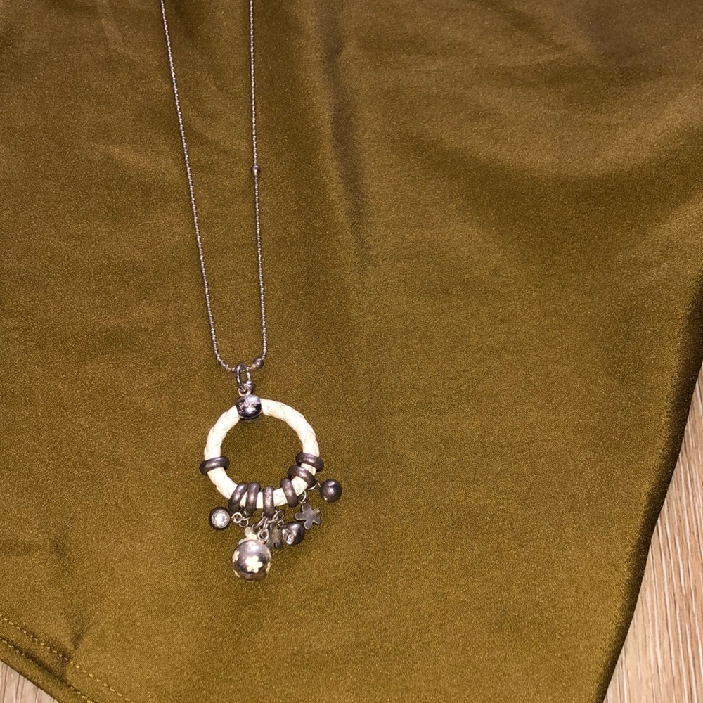 Folifolie necklace.